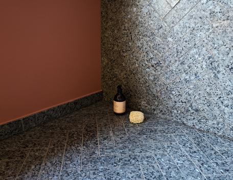 Lundhs Royal® tile used in shower – photo courtesy of  Morten Rakke for Lundhs