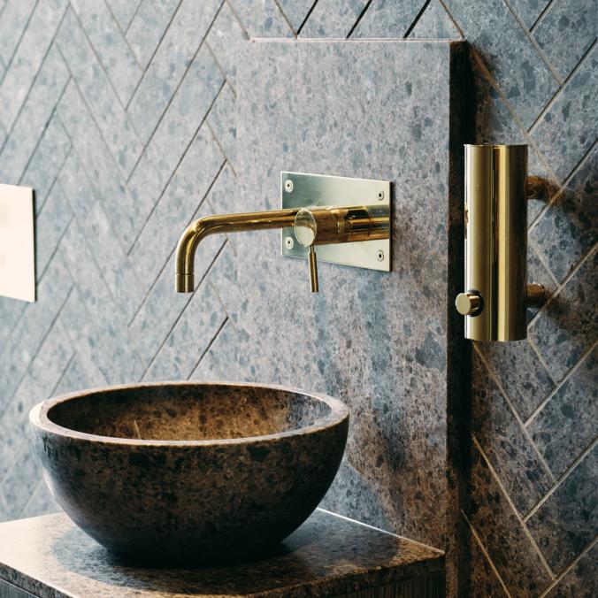 LUNDHS® – Antique® basin and backsplash tile  –  photo courtesy of Morten Rakke for LUNDHS®